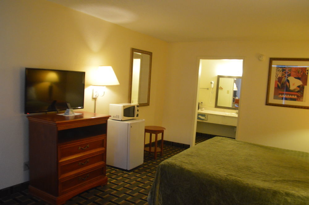 Rodeway Inn Denmark-Jackson Extérieur photo
