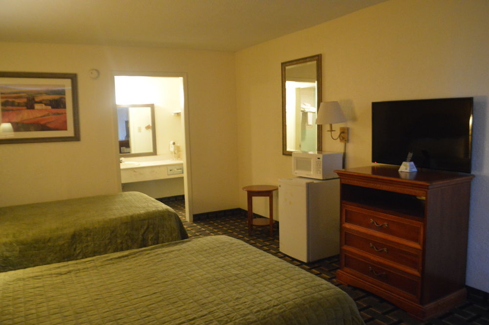 Rodeway Inn Denmark-Jackson Extérieur photo