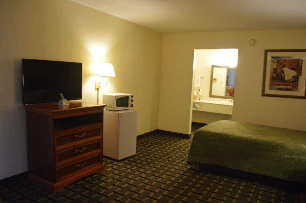 Rodeway Inn Denmark-Jackson Extérieur photo