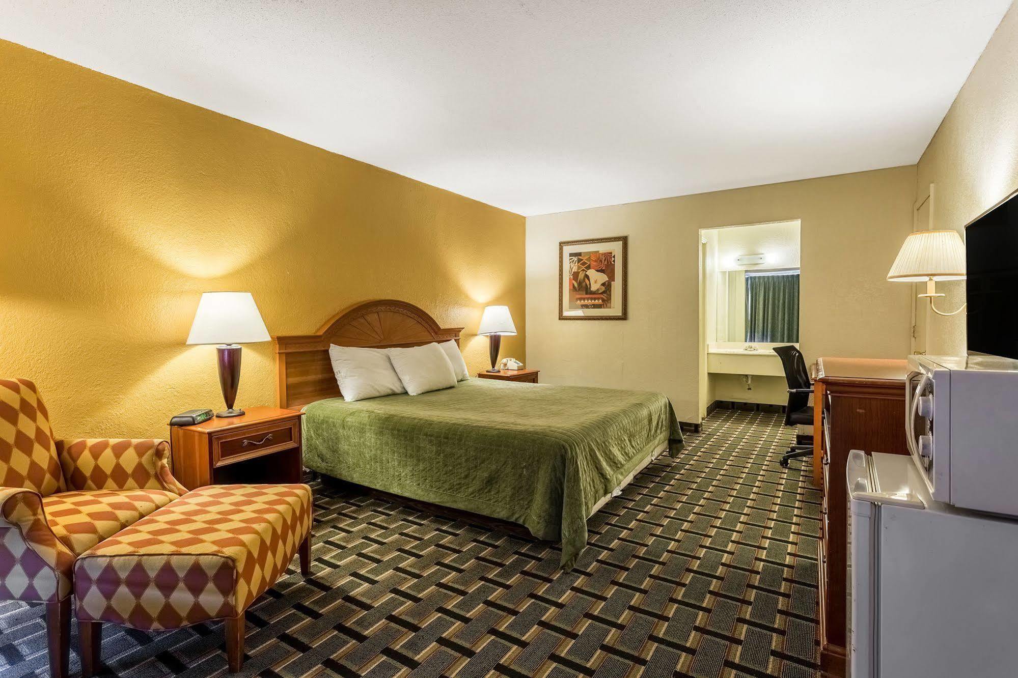 Rodeway Inn Denmark-Jackson Extérieur photo