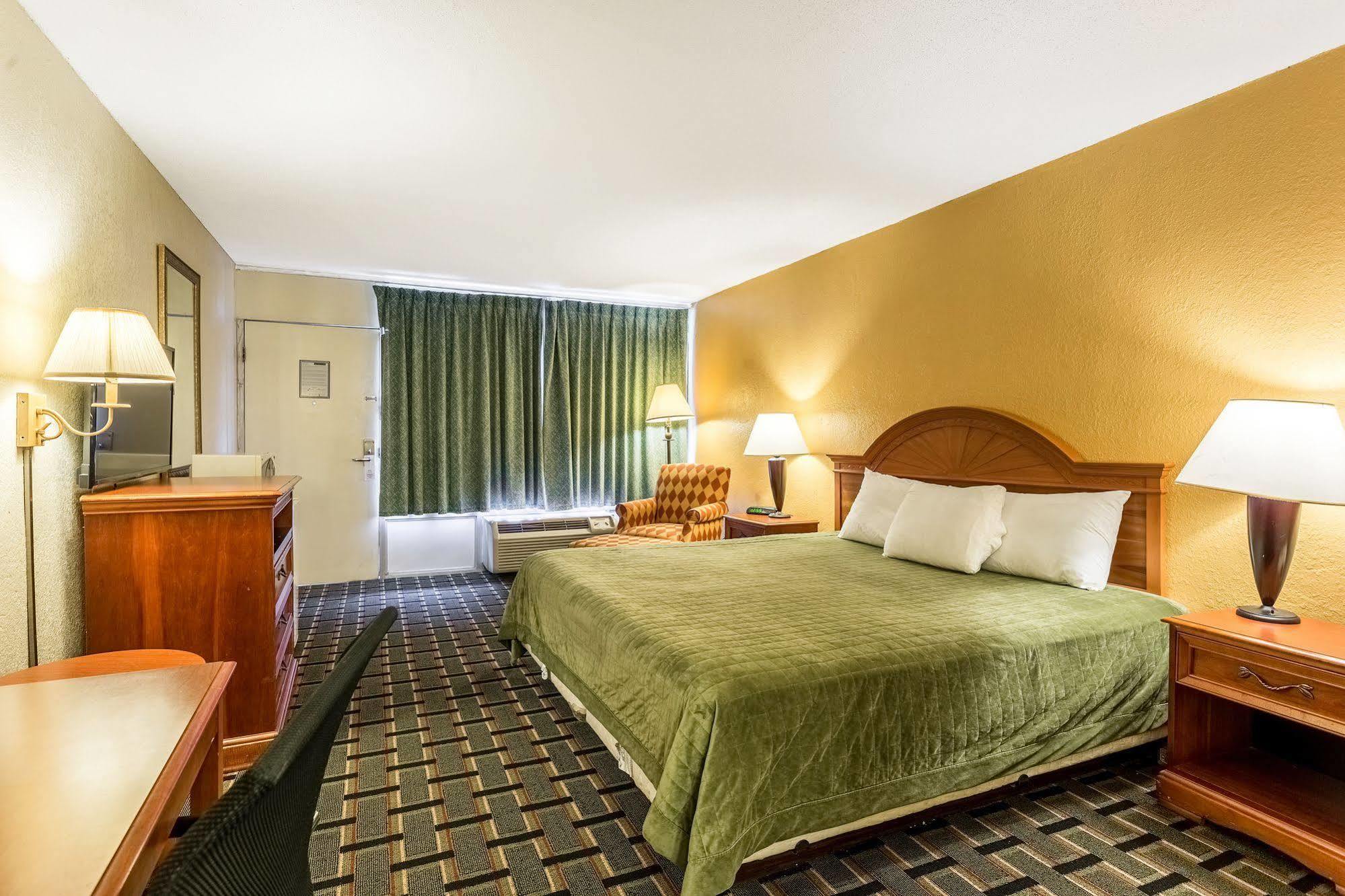 Rodeway Inn Denmark-Jackson Extérieur photo