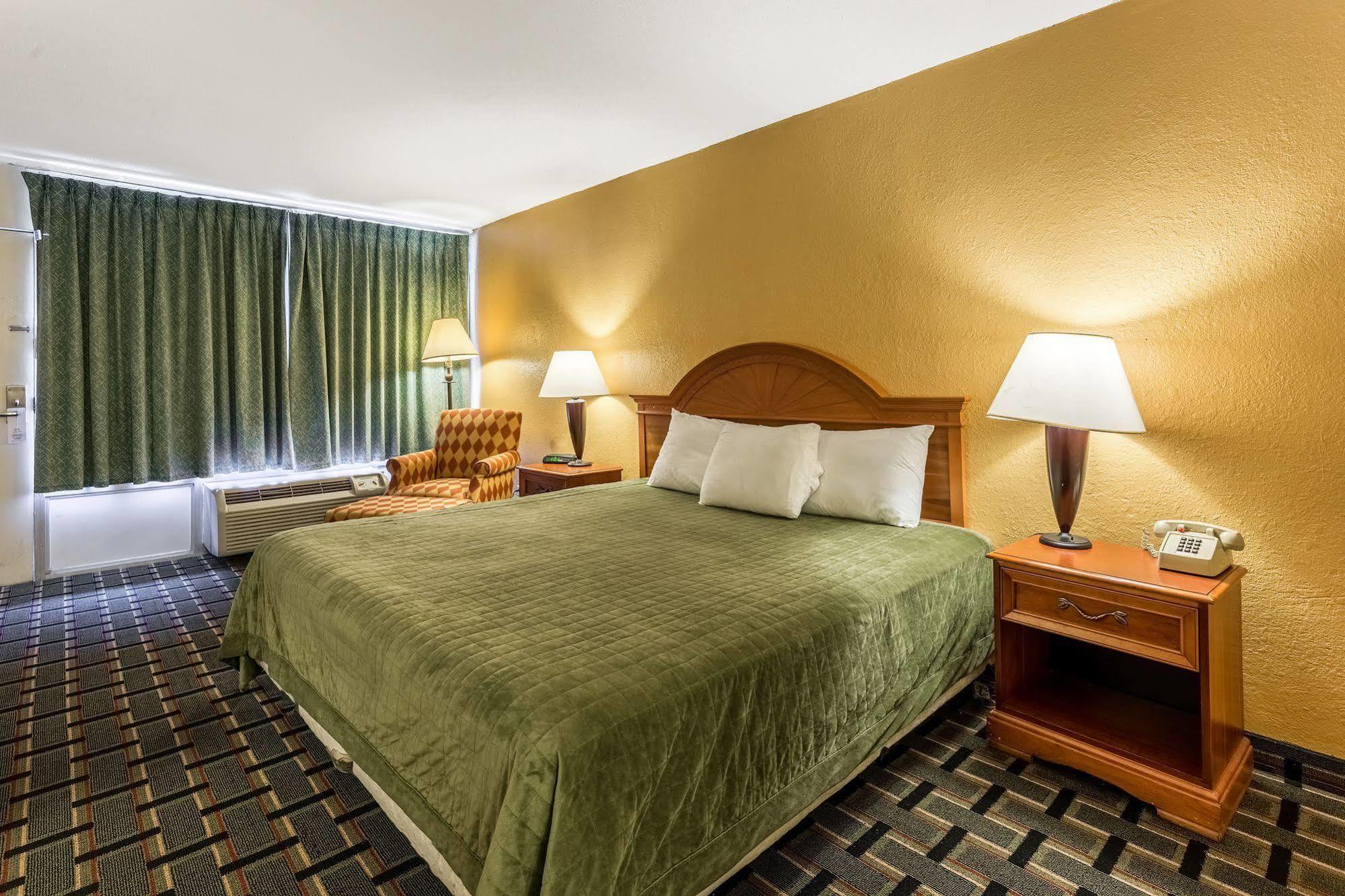 Rodeway Inn Denmark-Jackson Extérieur photo