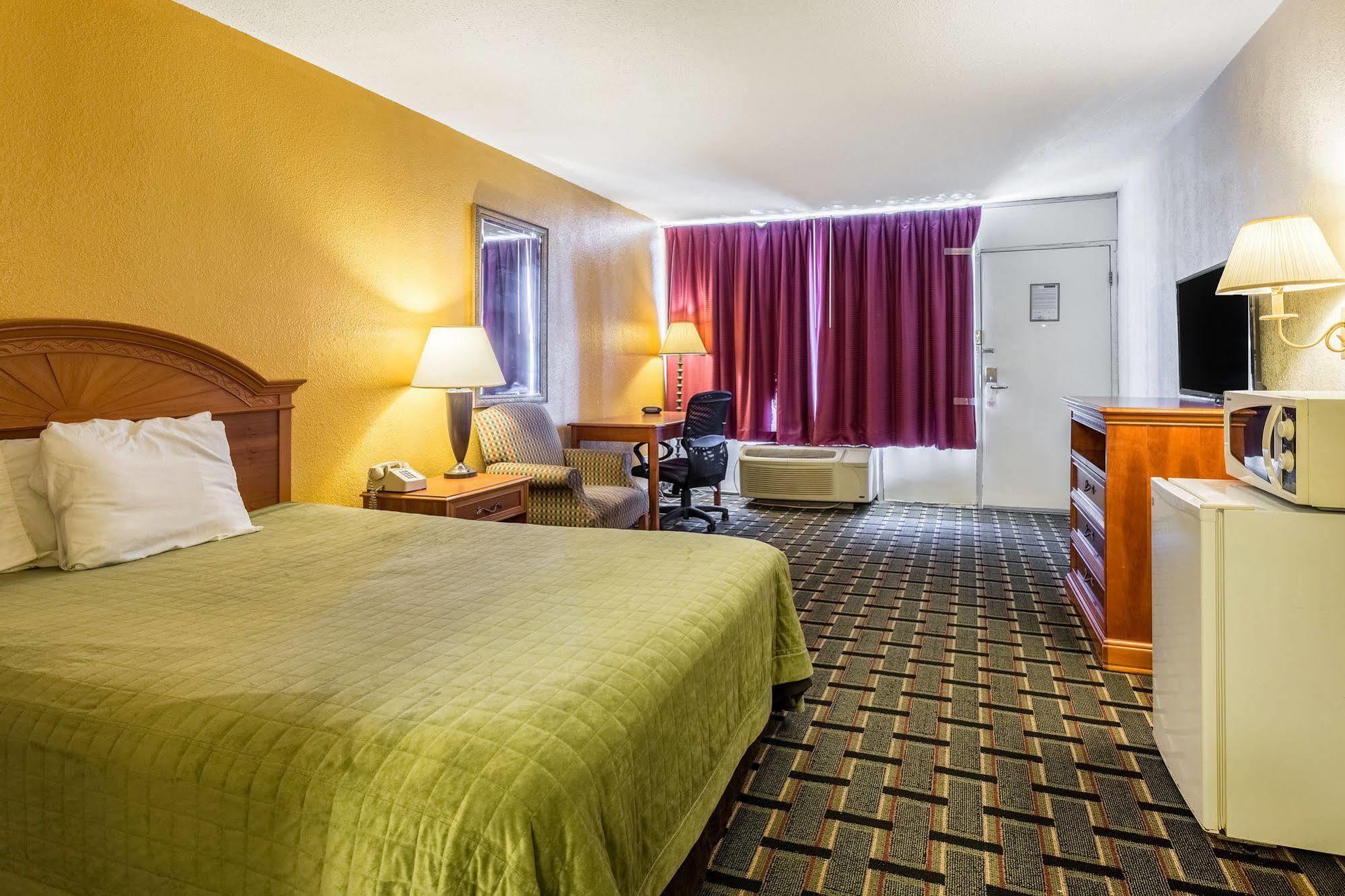 Rodeway Inn Denmark-Jackson Extérieur photo